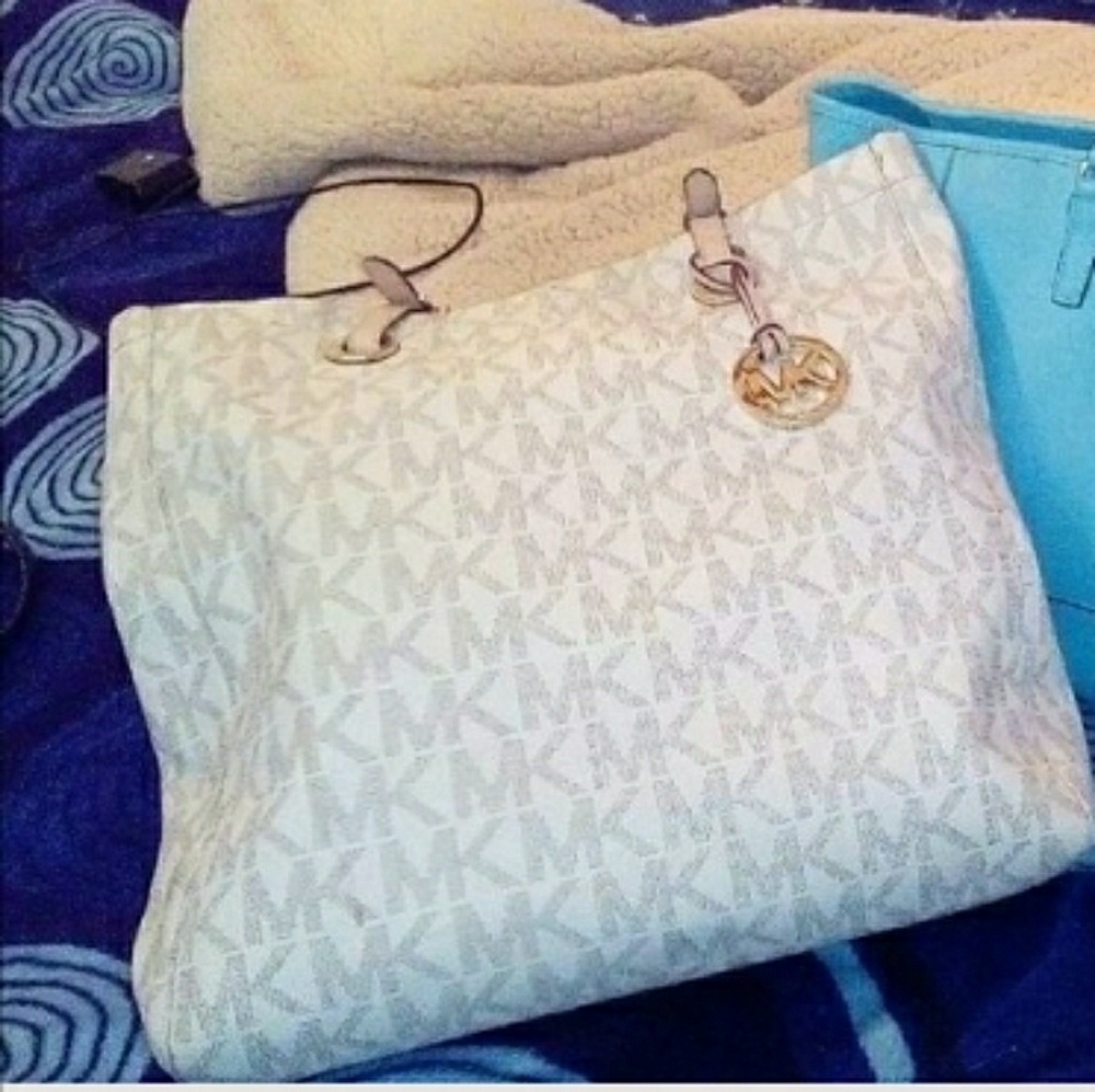 MK PURSE